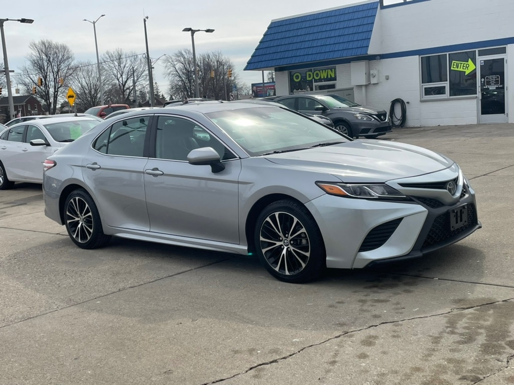 Toyota Camry SE Auto (Natl) 2020