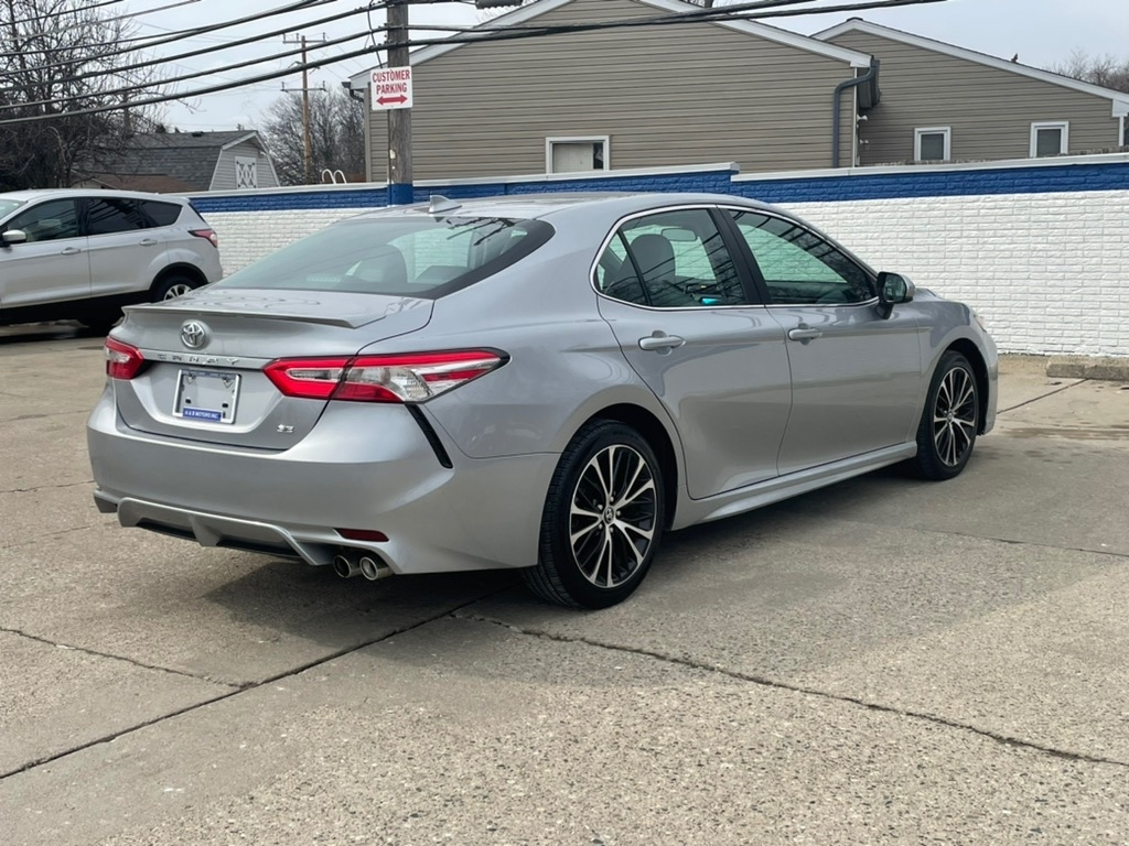 Toyota Camry SE Auto (Natl) 2020