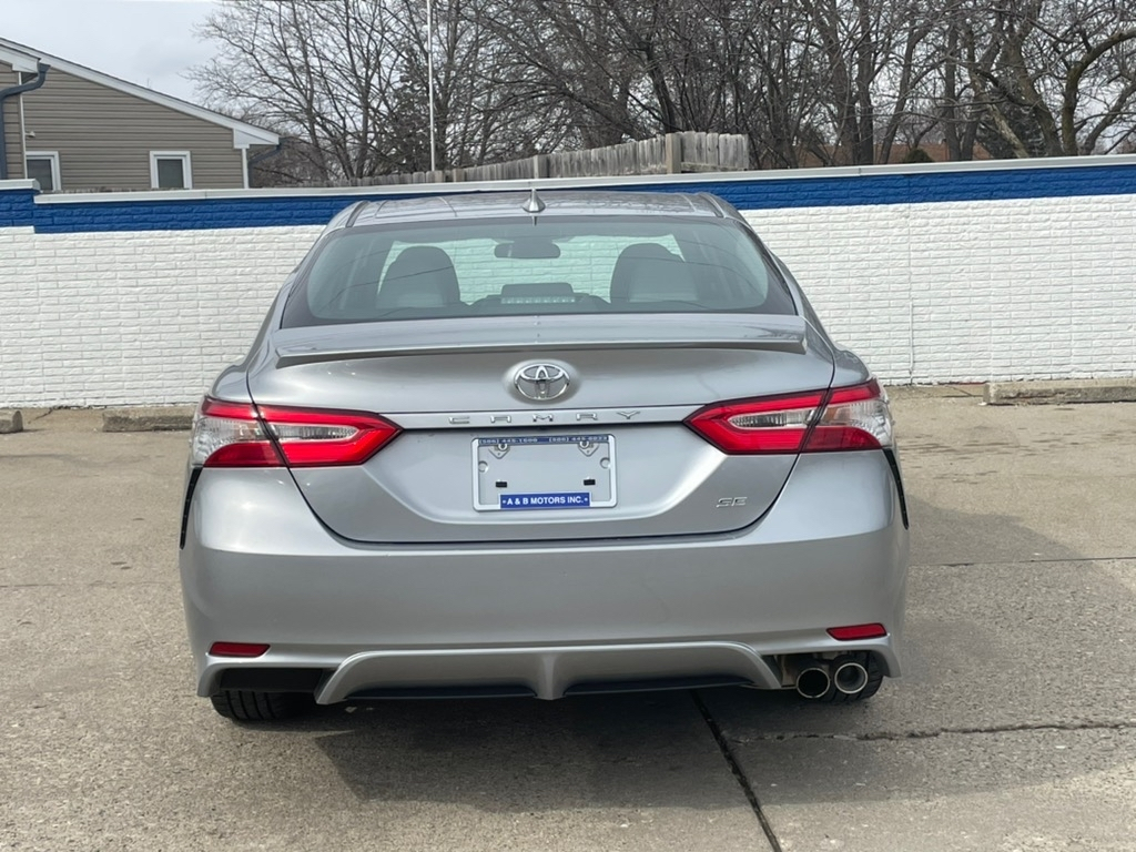 Toyota Camry SE Auto (Natl) 2020
