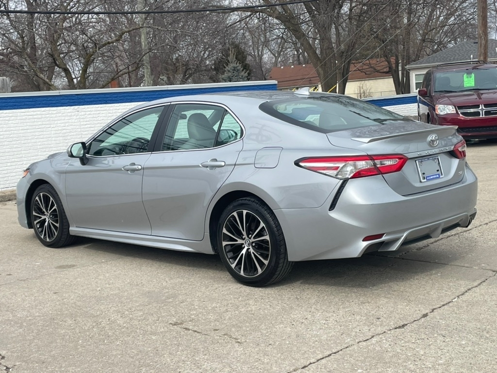 Toyota Camry SE Auto (Natl) 2020