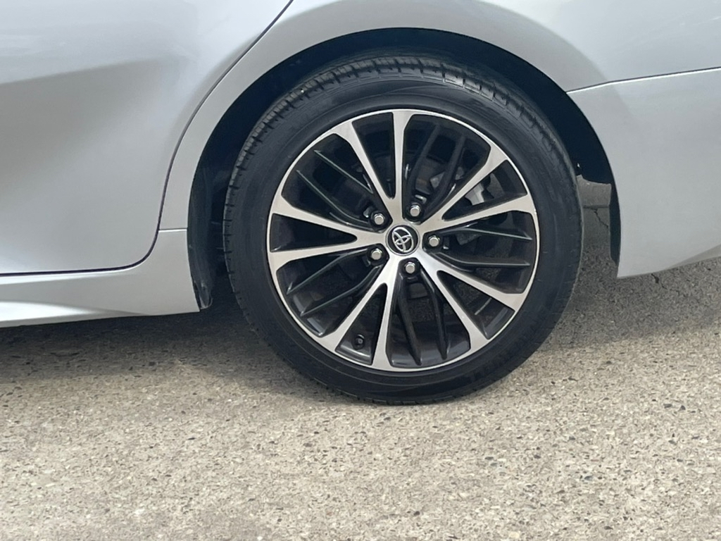 Toyota Camry SE Auto (Natl) 2020