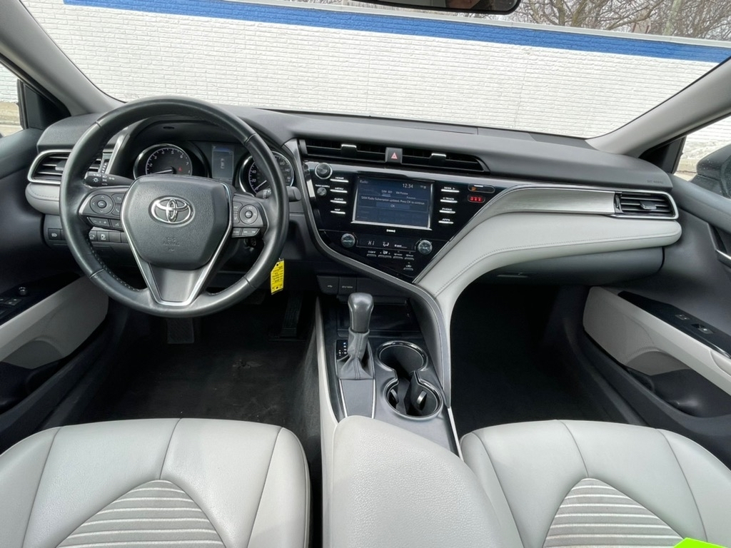 Toyota Camry SE Auto (Natl) 2020