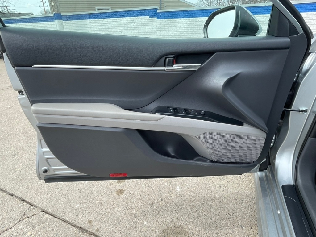 Toyota Camry SE Auto (Natl) 2020