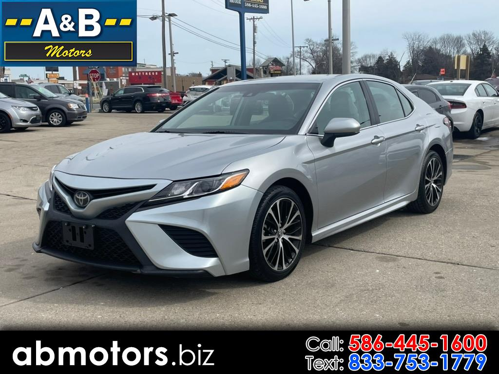 Toyota Camry SE Auto (Natl) 2020