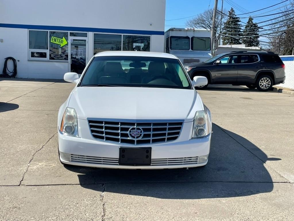 Cadillac DTS 4dr Sdn w/1SA 2010