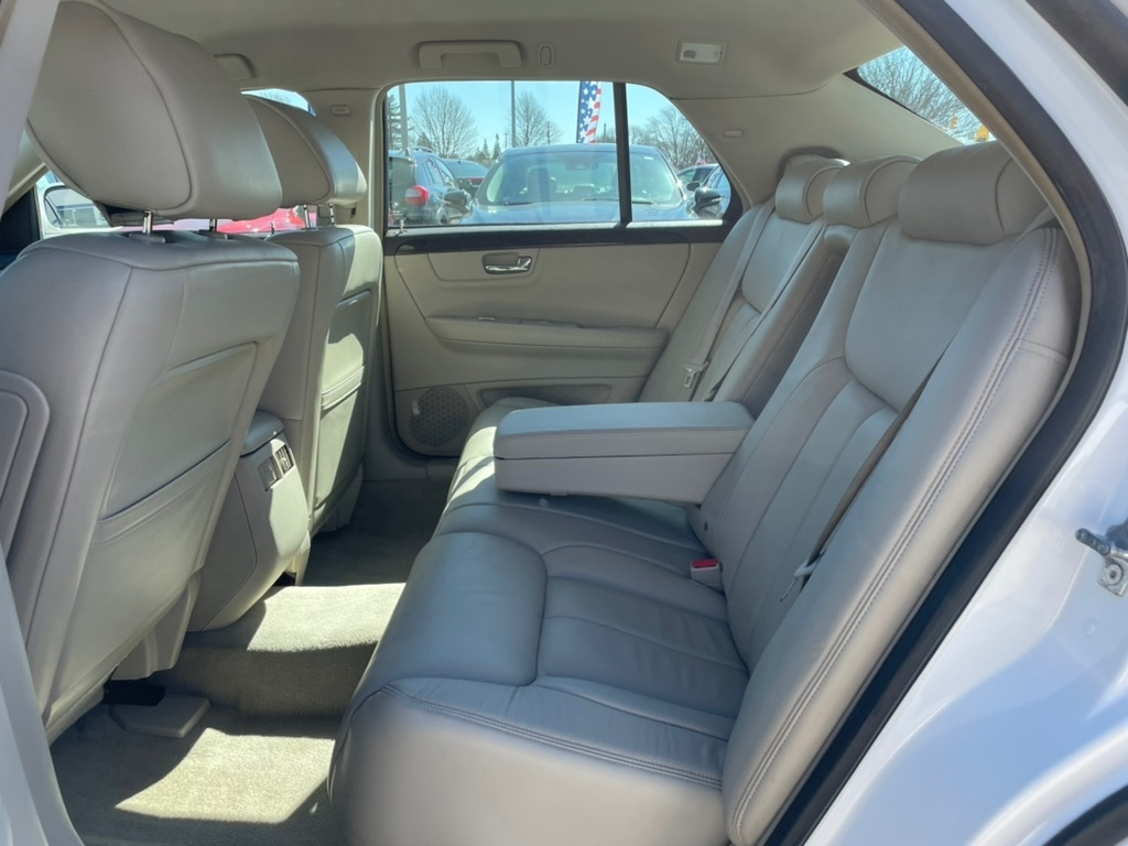 Cadillac DTS 4dr Sdn w/1SA 2010