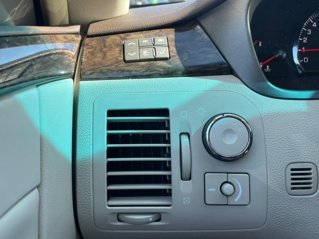 Cadillac DTS 4dr Sdn w/1SA 2010