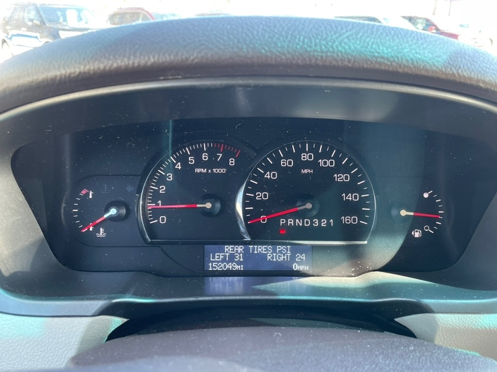 Cadillac DTS 4dr Sdn w/1SA 2010