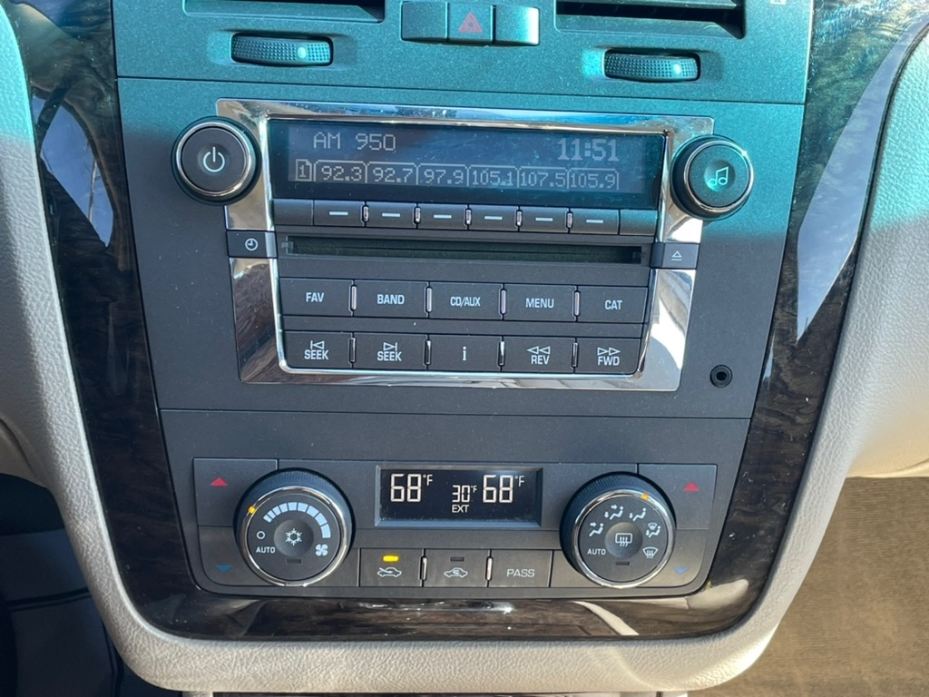 Cadillac DTS 4dr Sdn w/1SA 2010