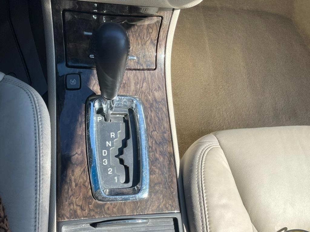 Cadillac DTS 4dr Sdn w/1SA 2010