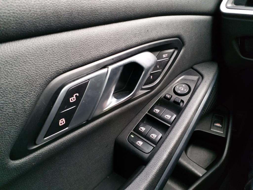 BMW 3 Series 330i xDrive Sedan North America 2020