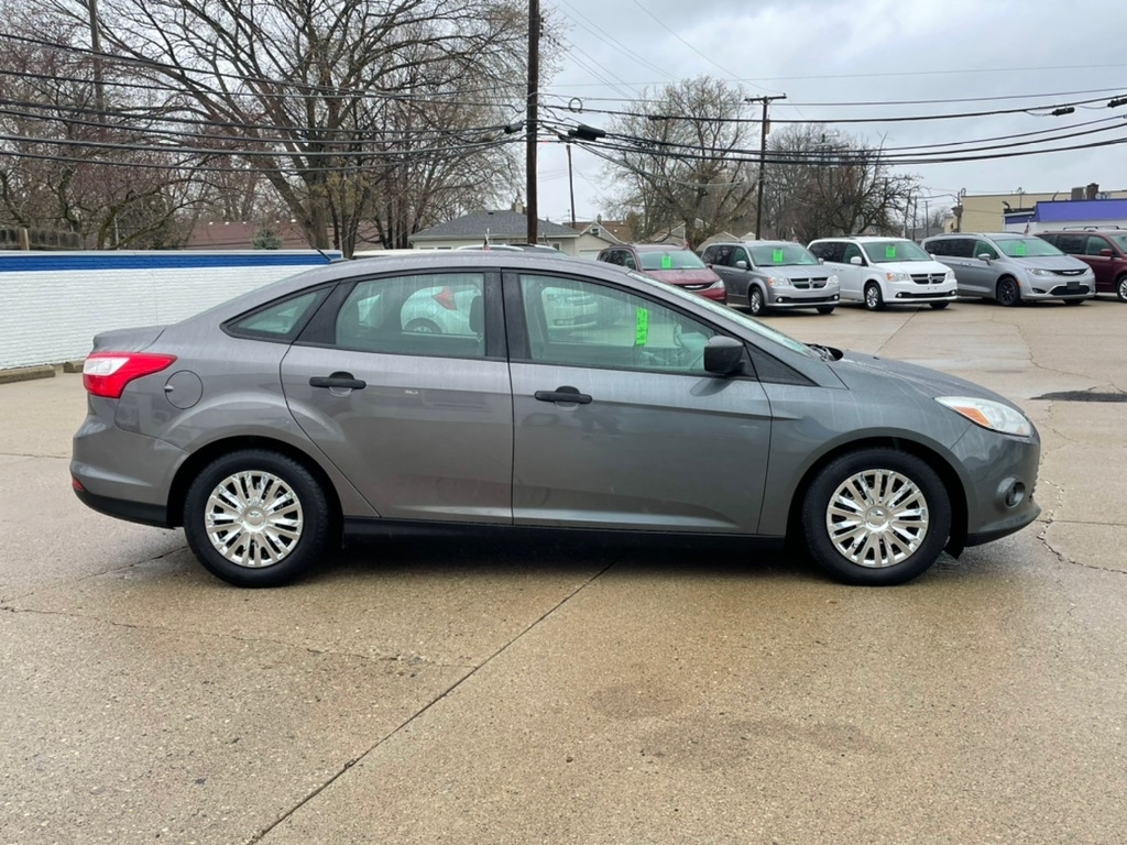 Ford Focus 4dr Sdn S 2012