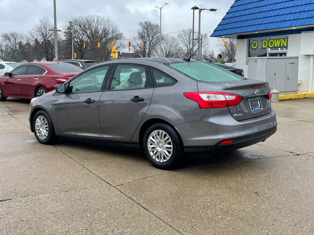 Ford Focus 4dr Sdn S 2012