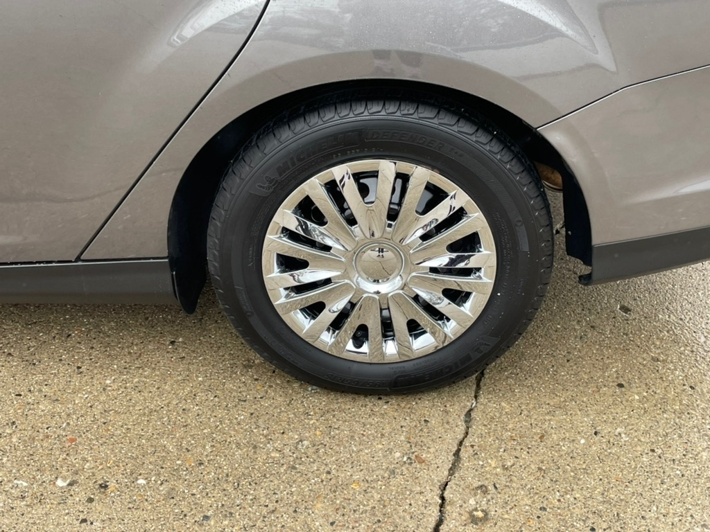 Ford Focus 4dr Sdn S 2012