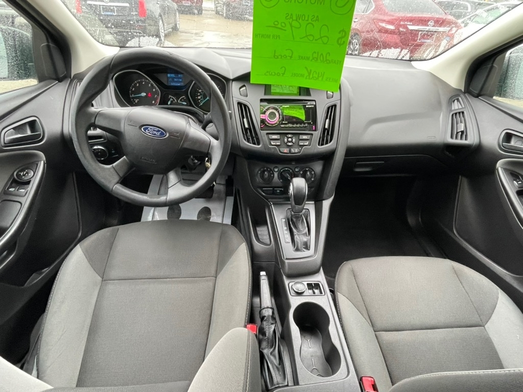 Ford Focus 4dr Sdn S 2012