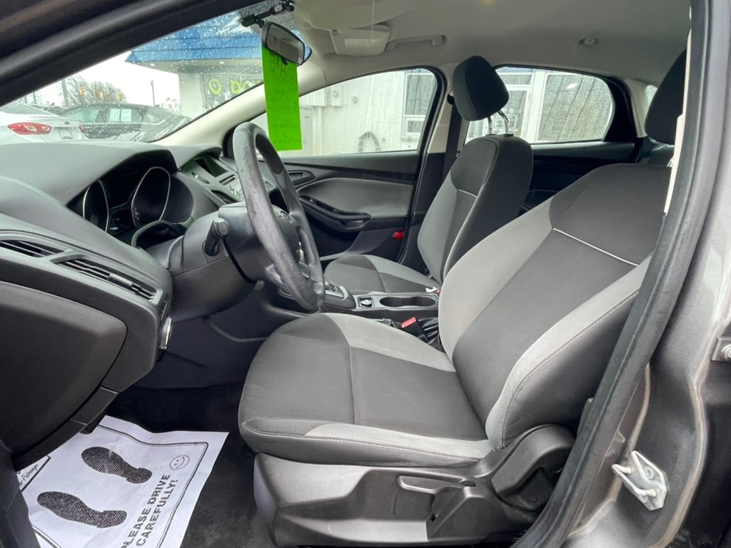 Ford Focus 4dr Sdn S 2012