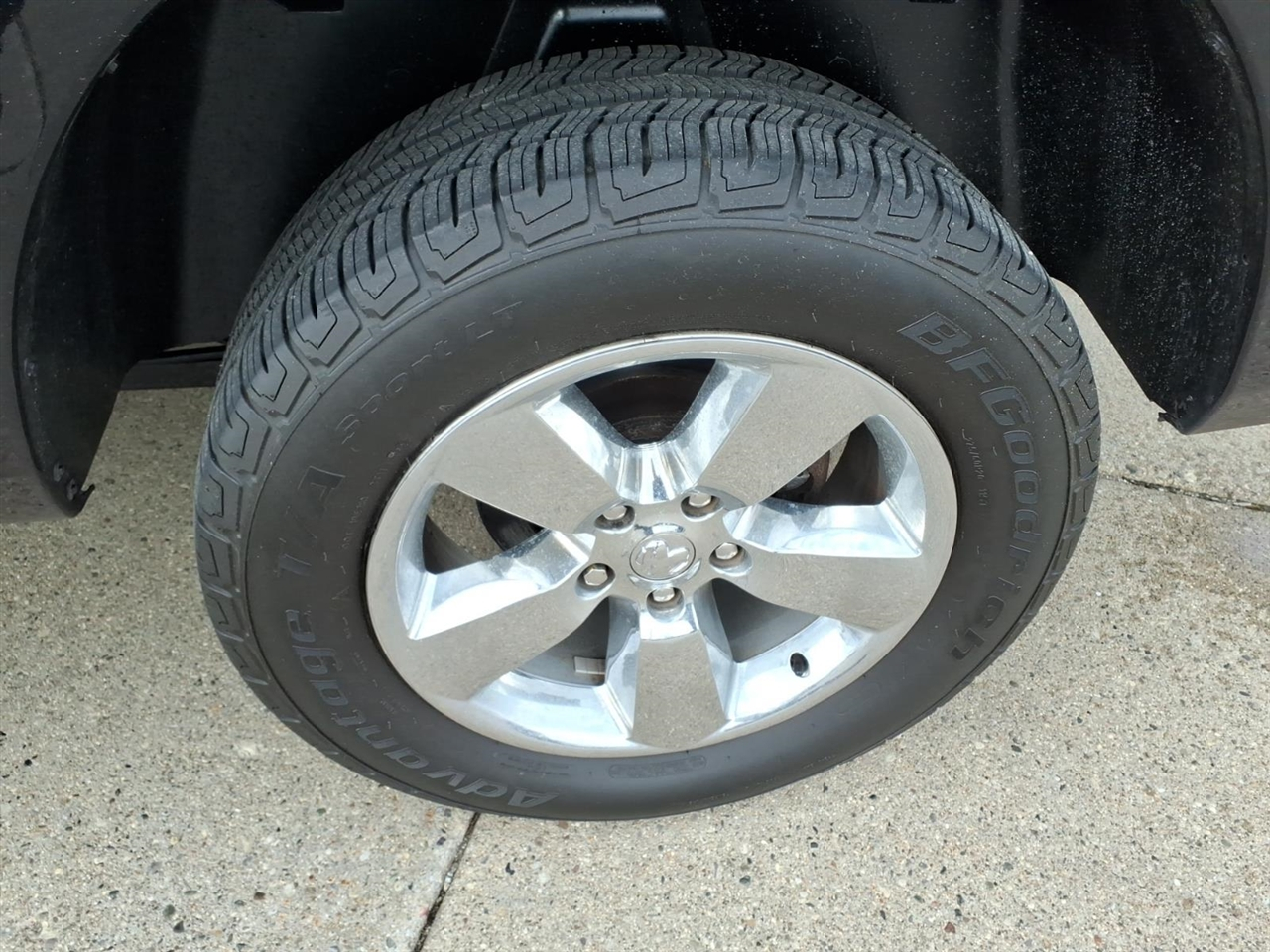 RAM 1500 4WD Crew Cab 140.5" SLT 2016