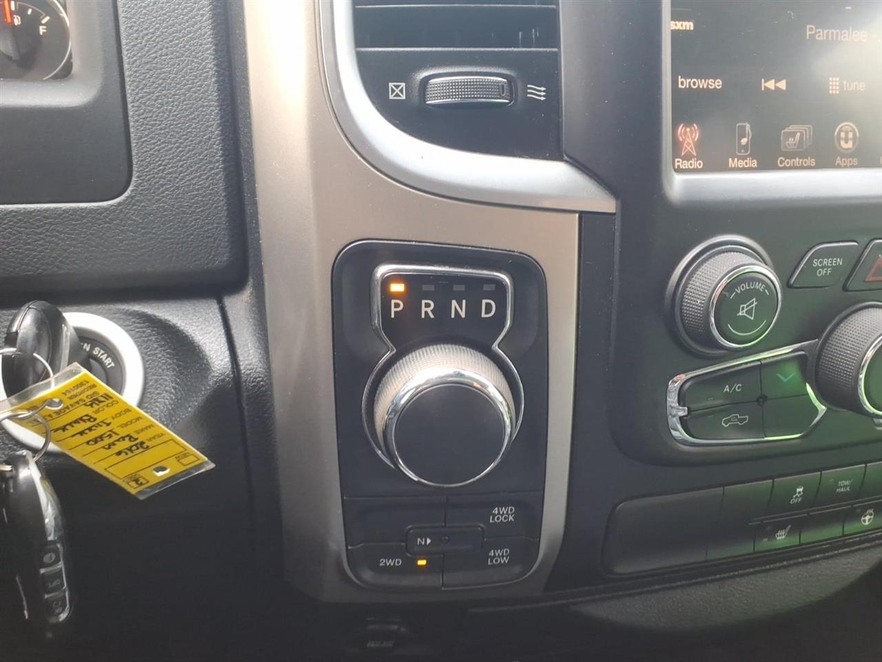 RAM 1500 4WD Crew Cab 140.5" SLT 2016