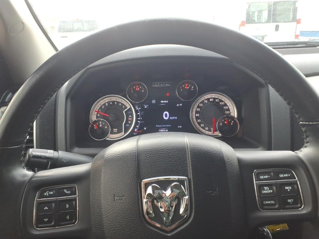 RAM 1500 4WD Crew Cab 140.5" SLT 2016