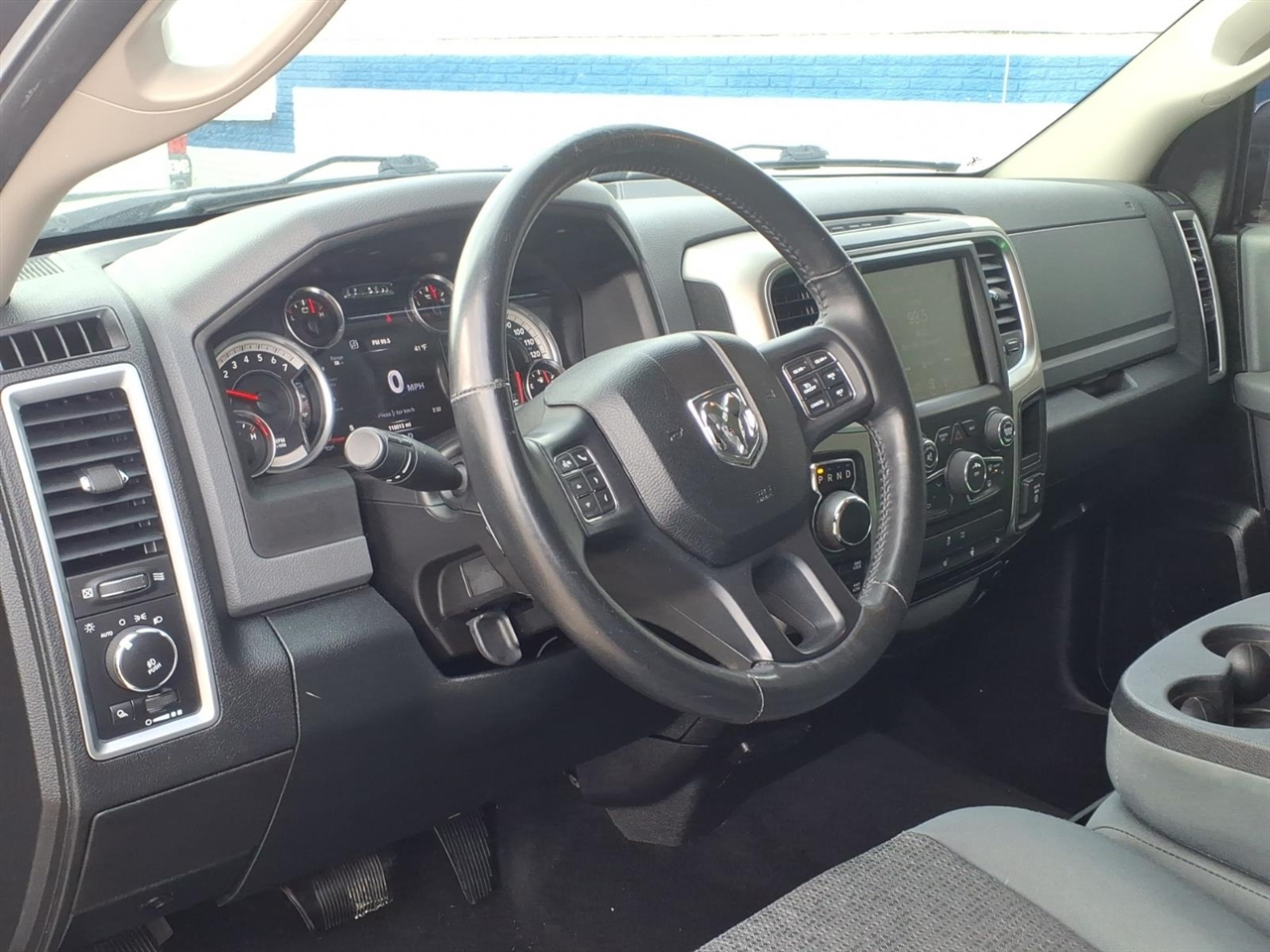 RAM 1500 4WD Crew Cab 140.5" SLT 2016