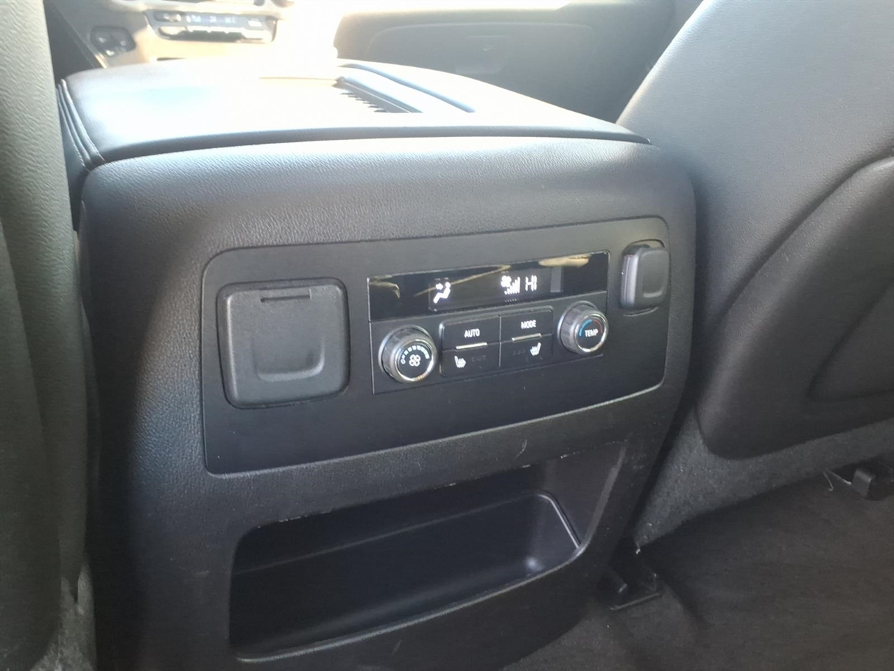 GMC Yukon 4WD 4dr SLT 2015