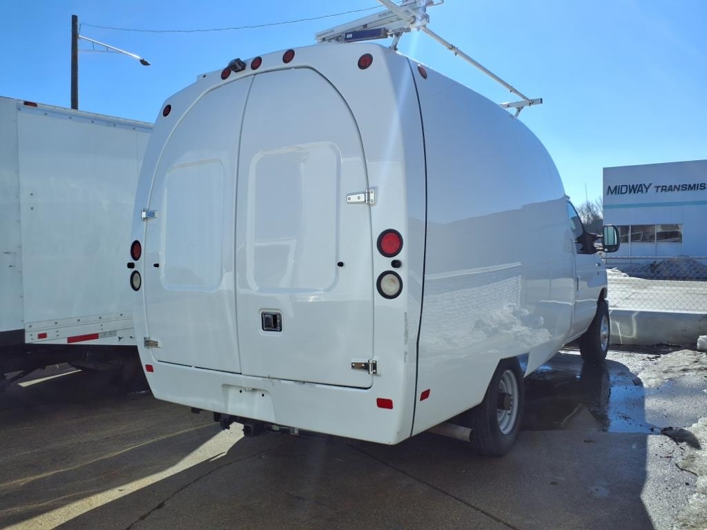 Ford Econoline Commercial Cutaway E-350 Super Duty 138" DRW 2016 Ford Econoline Commercial Cutaway E-350 Super Duty 138" DRW 2016