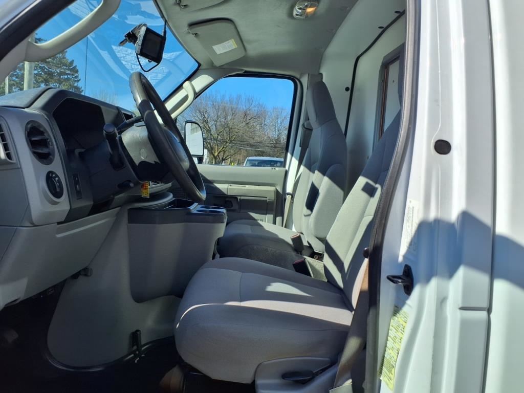 Ford Econoline Commercial Cutaway E-350 Super Duty 138" DRW 2016 Ford Econoline Commercial Cutaway E-350 Super Duty 138" DRW 2016