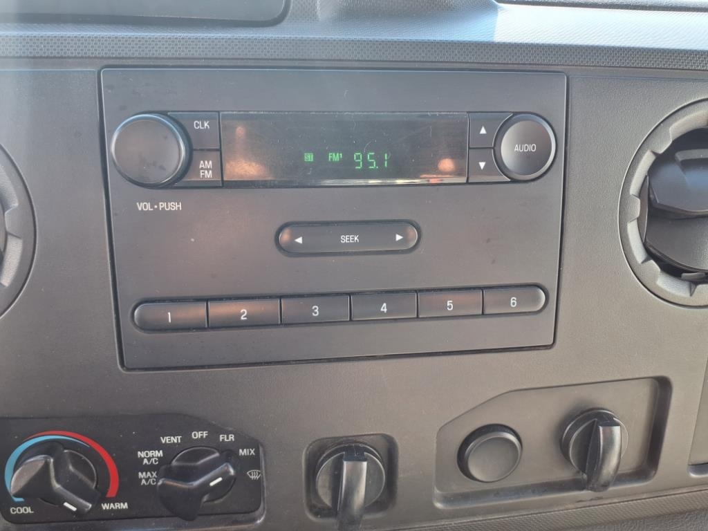 Ford Econoline Commercial Cutaway E-350 Super Duty 138" DRW 2016