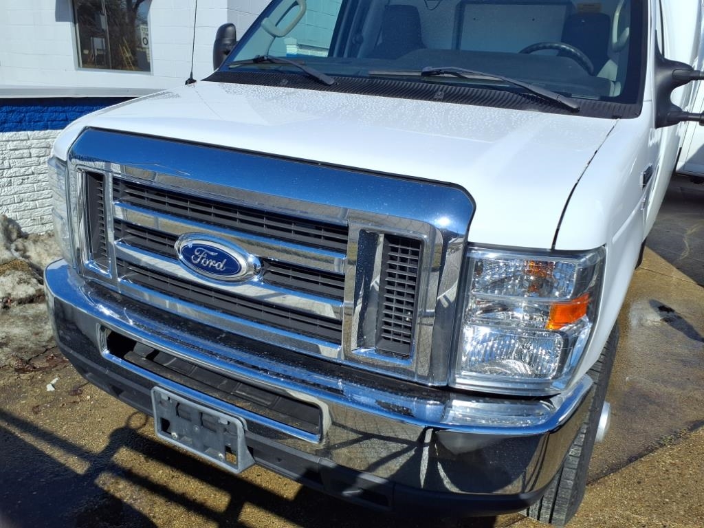 Ford Econoline Commercial Cutaway E-350 Super Duty 138" DRW 2016