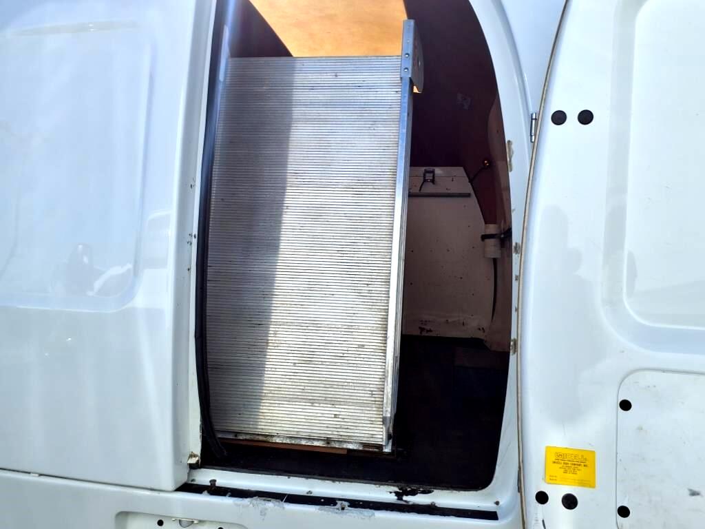 Ford Econoline Commercial Cutaway E-350 Super Duty 138" DRW 2016