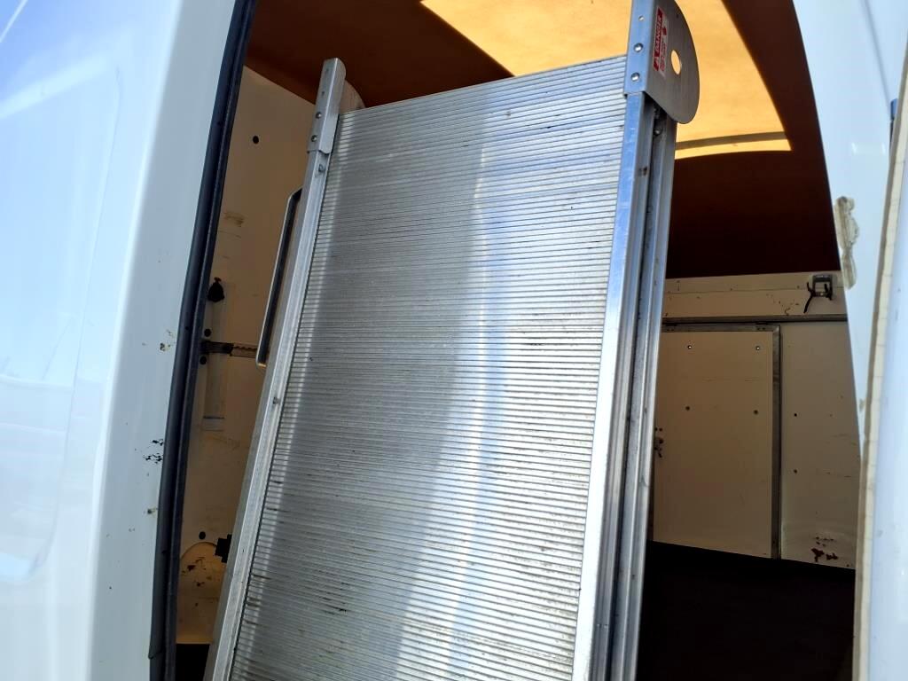 Ford Econoline Commercial Cutaway E-350 Super Duty 138" DRW 2016