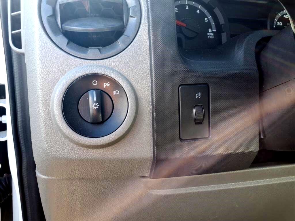 Ford Econoline Commercial Cutaway E-350 Super Duty 138" DRW 2016