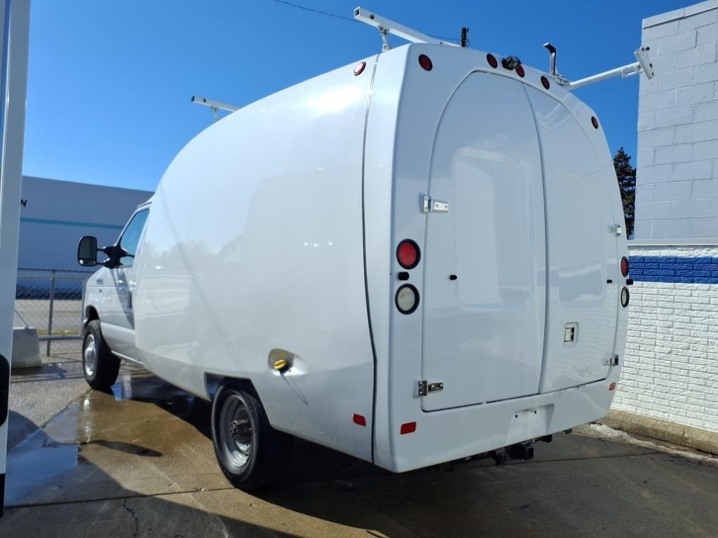 Ford Econoline Commercial Cutaway E-350 Super Duty 138" DRW 2016
