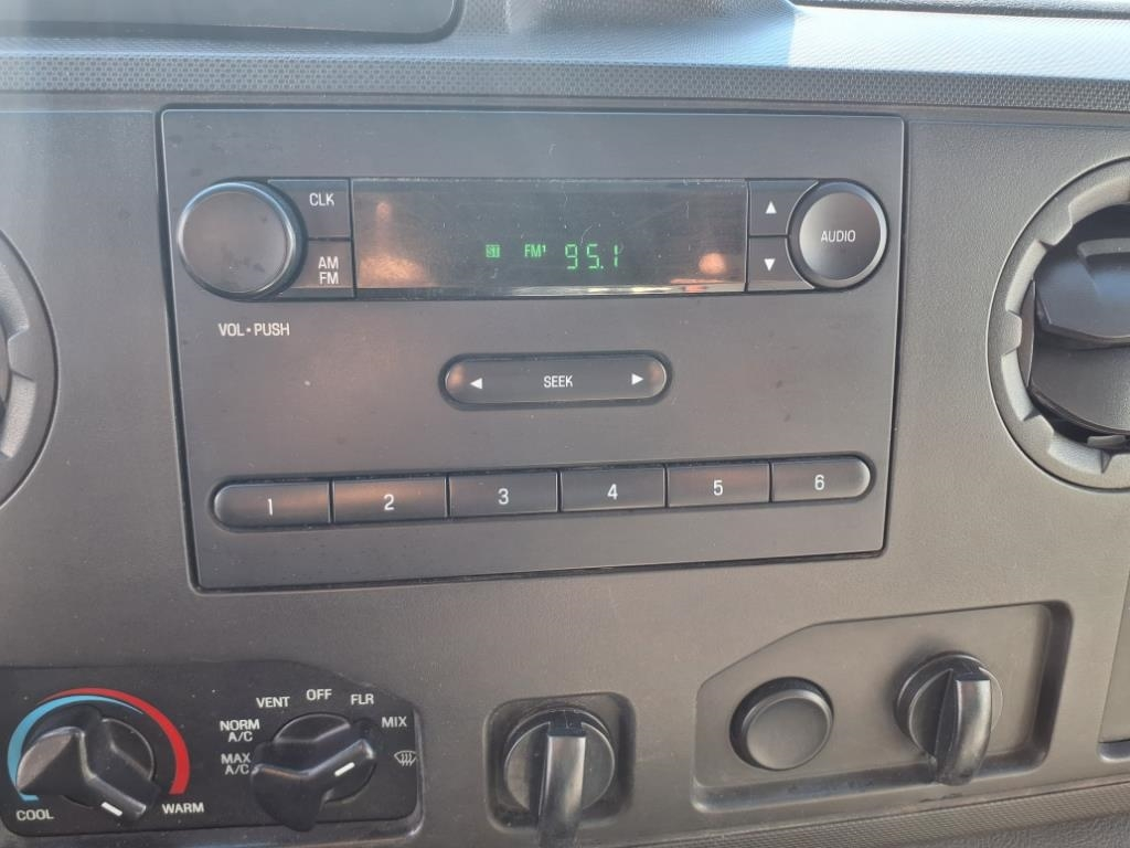 Ford Econoline Commercial Cutaway E-350 Super Duty 138" DRW 2016