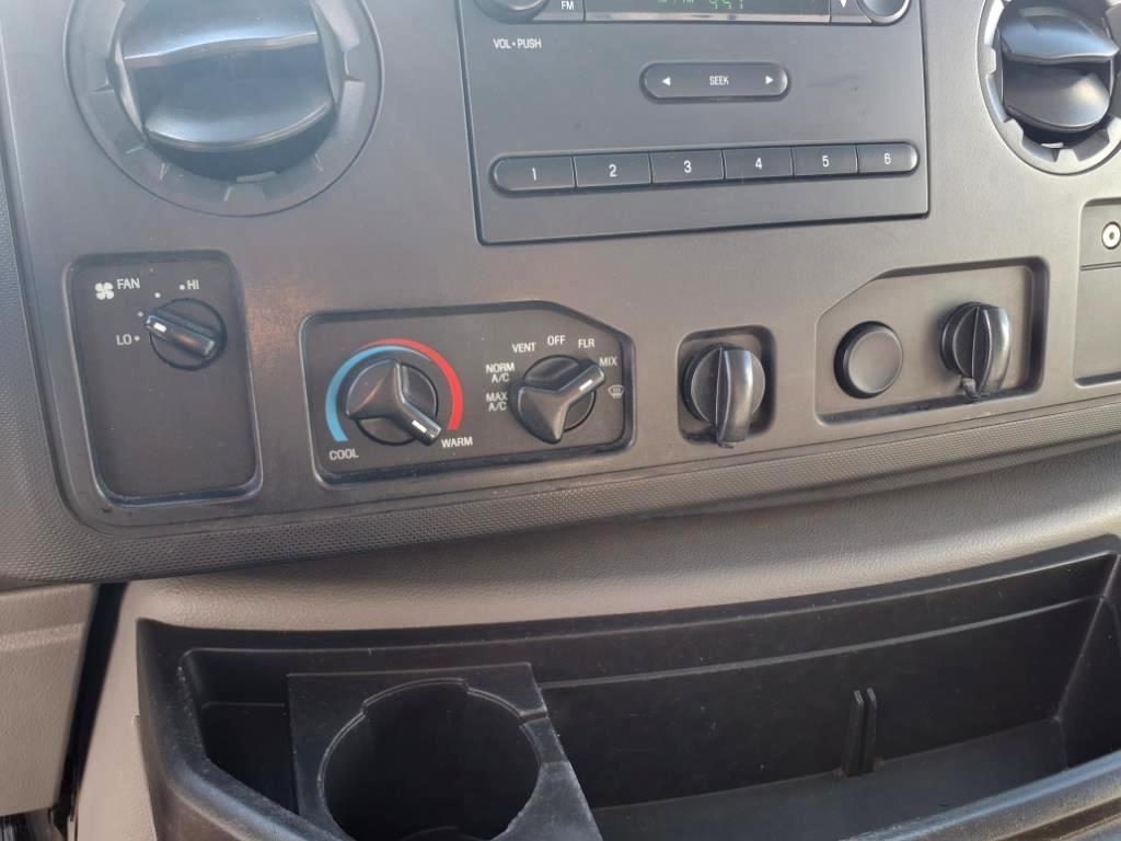 Ford Econoline Commercial Cutaway E-350 Super Duty 138" DRW 2016