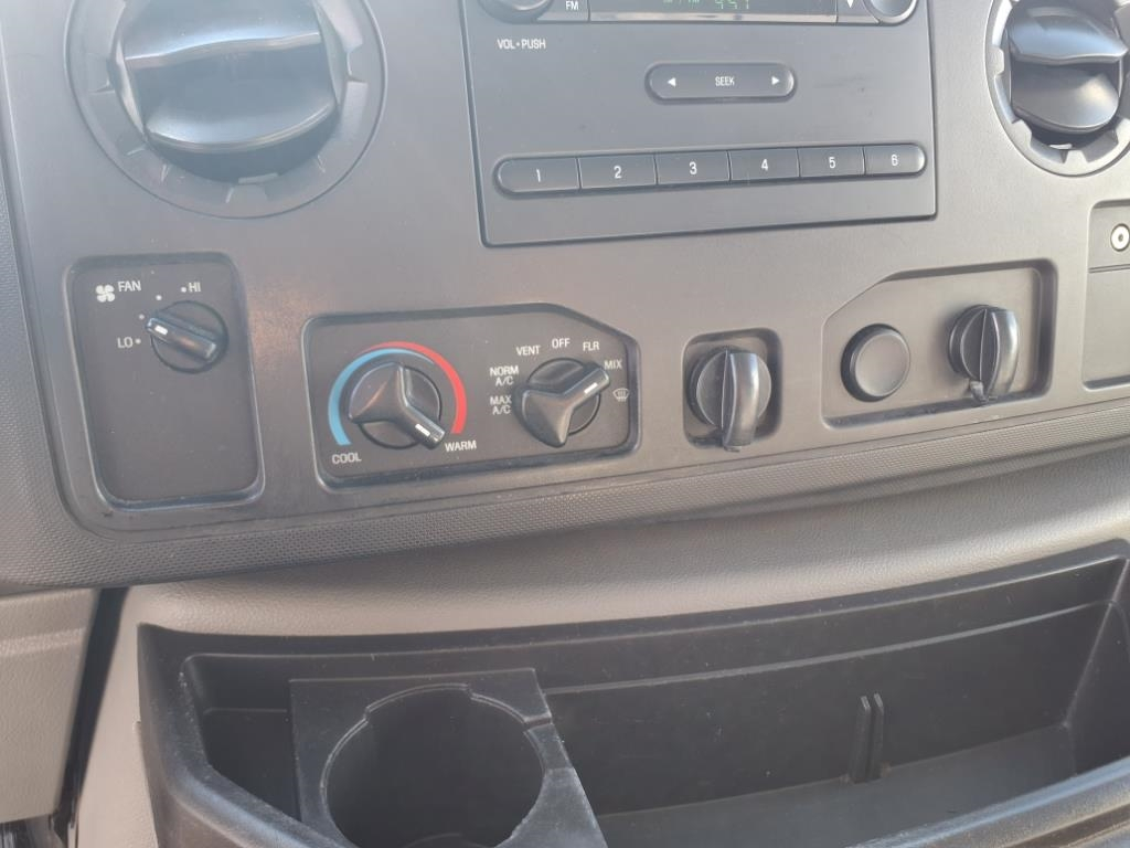 Ford Econoline Commercial Cutaway E-350 Super Duty 138" DRW 2016