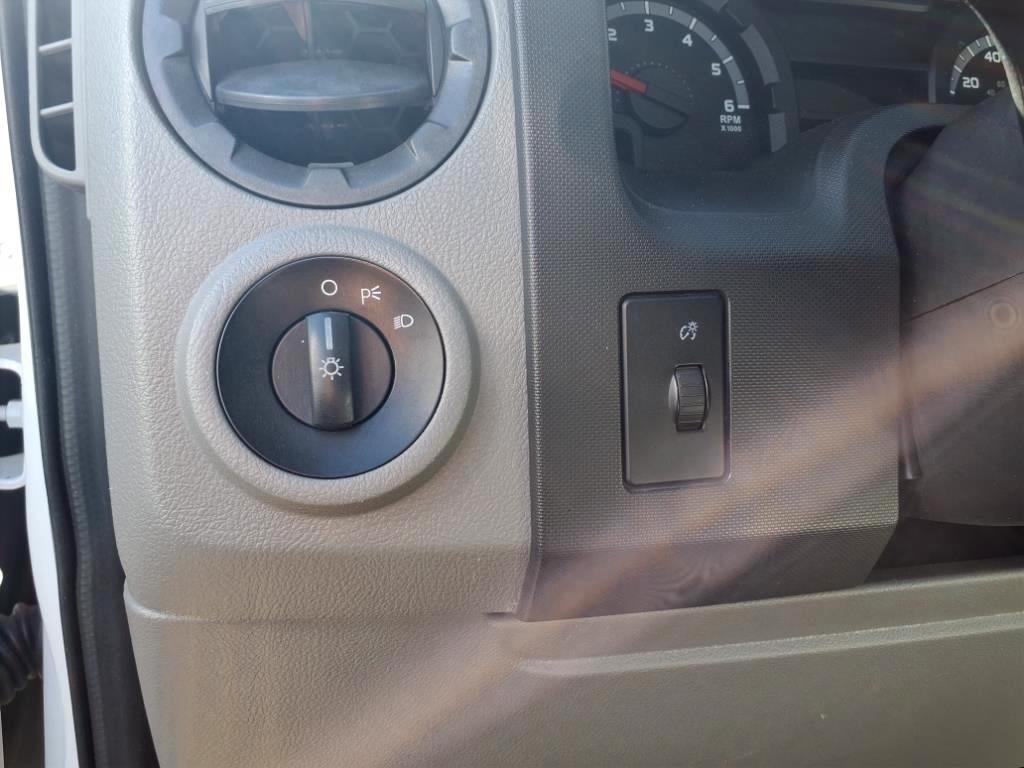 Ford Econoline Commercial Cutaway E-350 Super Duty 138" DRW 2016