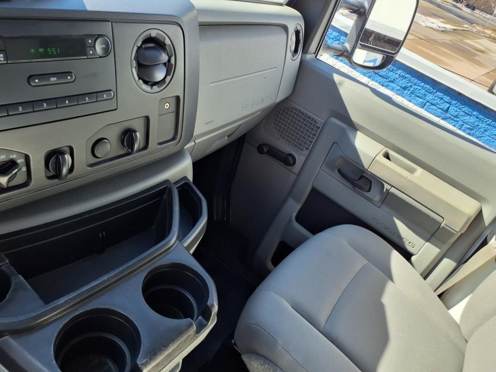 Ford Econoline Commercial Cutaway E-350 Super Duty 138" DRW 2016