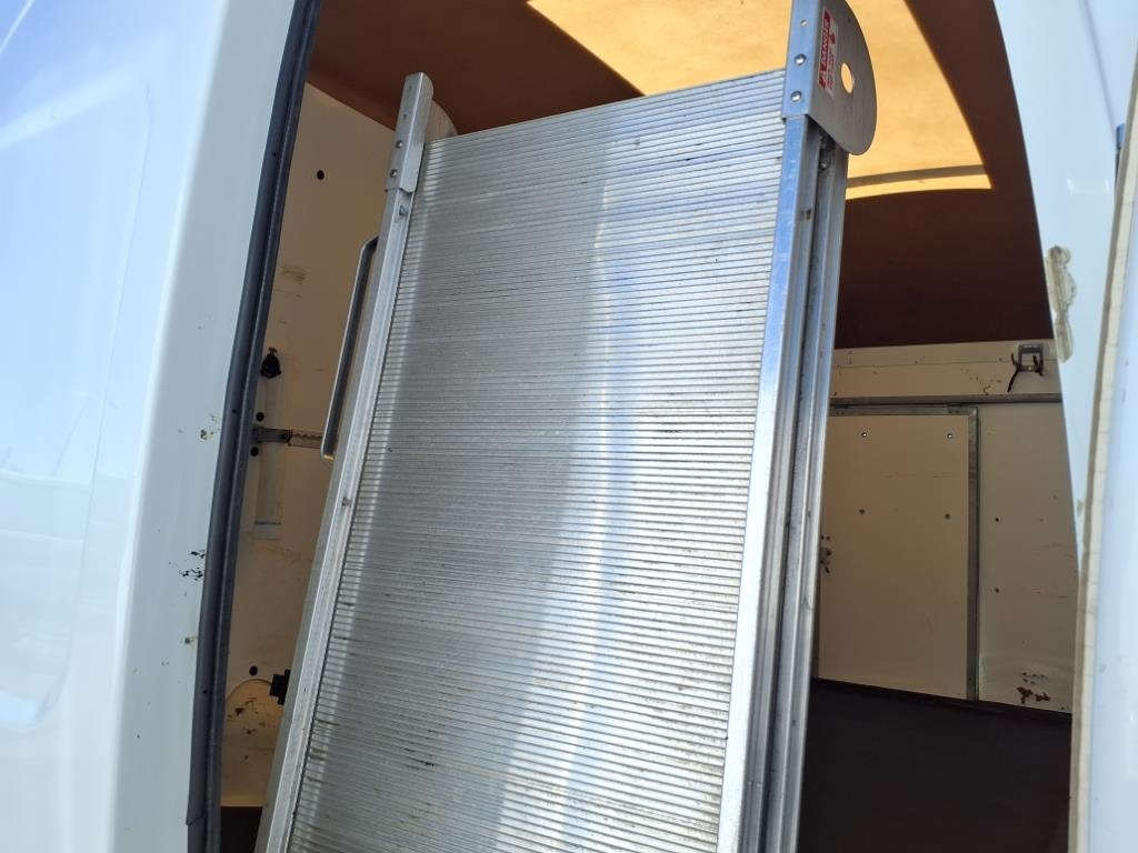 Ford Econoline Commercial Cutaway E-350 Super Duty 138" DRW 2016