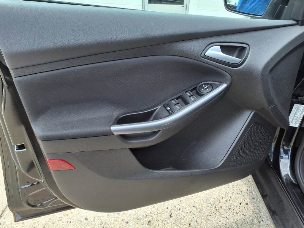 Ford Focus 5dr HB Titanium 2013 Ford Focus 5dr HB Titanium 2013