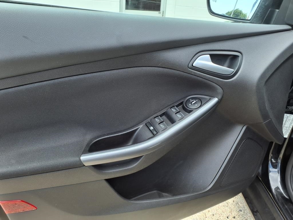 Ford Focus 5dr HB Titanium 2013 Ford Focus 5dr HB Titanium 2013