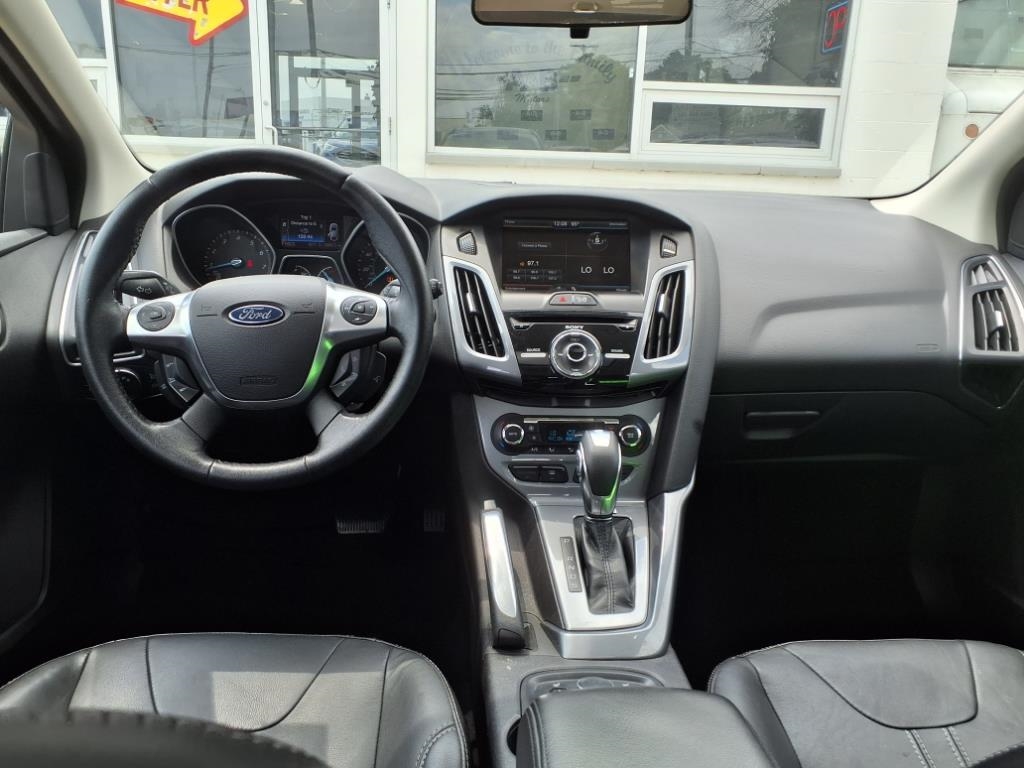 Ford Focus 5dr HB Titanium 2013 Ford Focus 5dr HB Titanium 2013