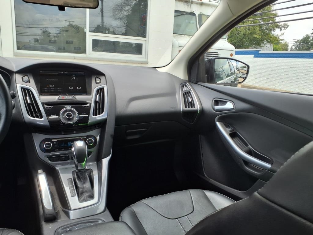 Ford Focus 5dr HB Titanium 2013 Ford Focus 5dr HB Titanium 2013