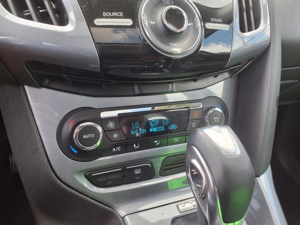 Ford Focus 5dr HB Titanium 2013 Ford Focus 5dr HB Titanium 2013