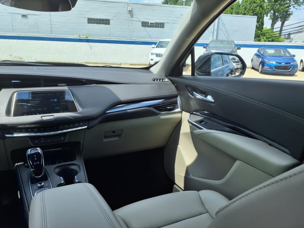 Cadillac XT4 AWD 4dr Luxury 2023 Cadillac XT4 AWD 4dr Luxury 2023