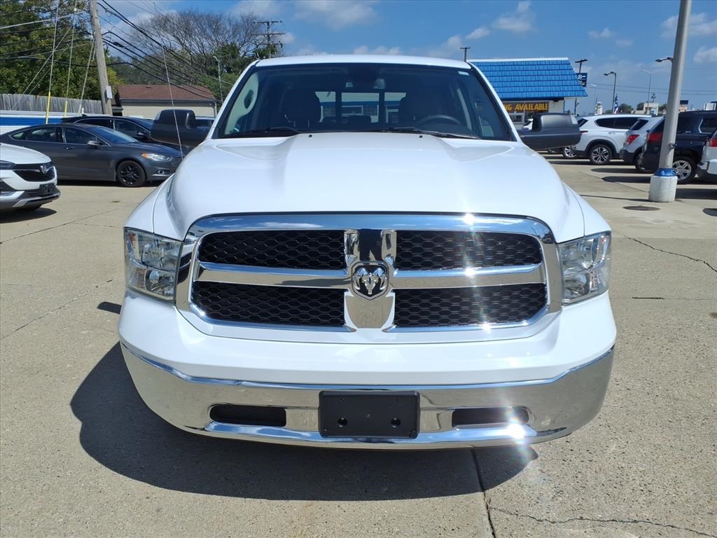 RAM 1500 Classic SLT 4x4 Crew Cab 5'7" Box 2023 RAM 1500 Classic SLT 4x4 Crew Cab 5'7" Box 2023