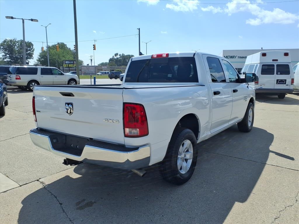 RAM 1500 Classic SLT 4x4 Crew Cab 5'7" Box 2023 RAM 1500 Classic SLT 4x4 Crew Cab 5'7" Box 2023
