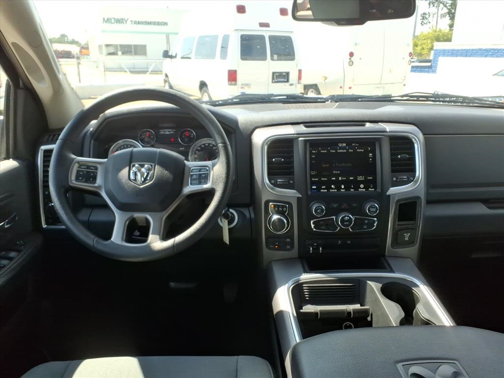 RAM 1500 Classic SLT 4x4 Crew Cab 5'7" Box 2023 RAM 1500 Classic SLT 4x4 Crew Cab 5'7" Box 2023