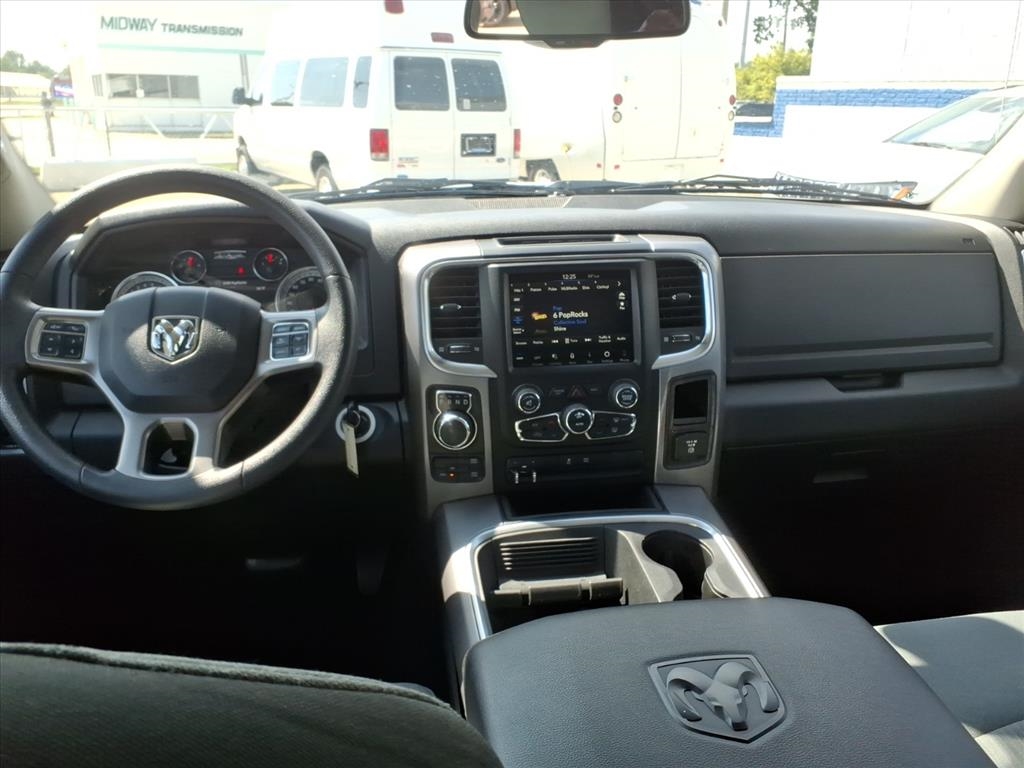 RAM 1500 Classic SLT 4x4 Crew Cab 5'7" Box 2023 RAM 1500 Classic SLT 4x4 Crew Cab 5'7" Box 2023