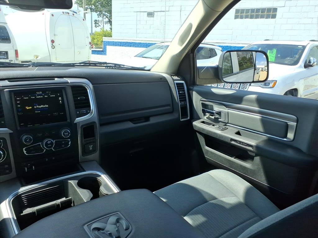 RAM 1500 Classic SLT 4x4 Crew Cab 5'7" Box 2023 RAM 1500 Classic SLT 4x4 Crew Cab 5'7" Box 2023